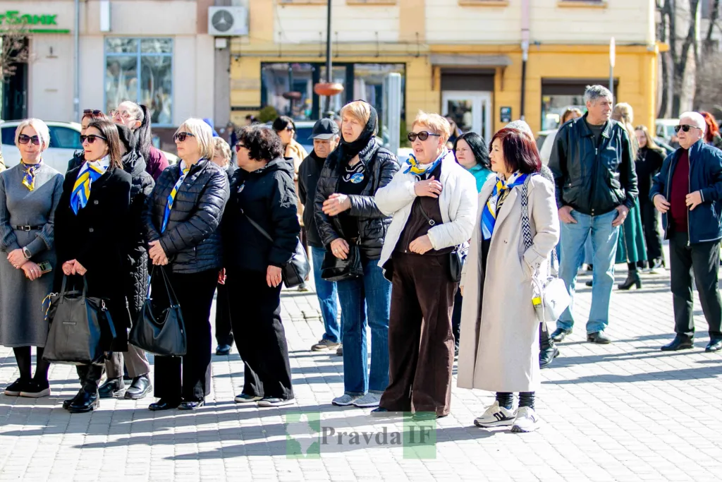 Люди на вуличному заході в Україні