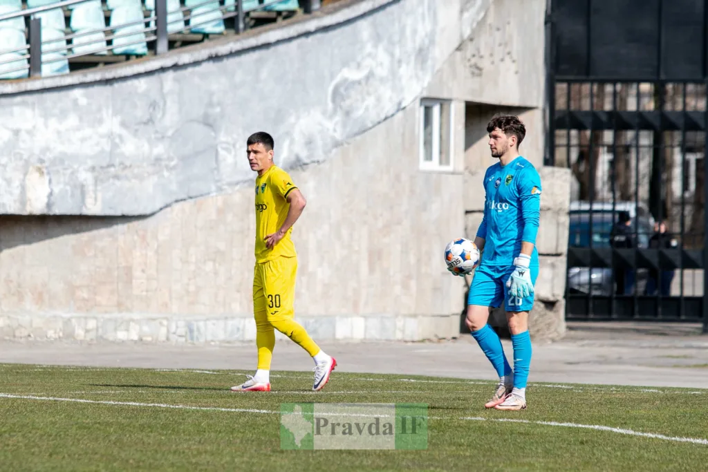 Футболісти на полі під час матчу