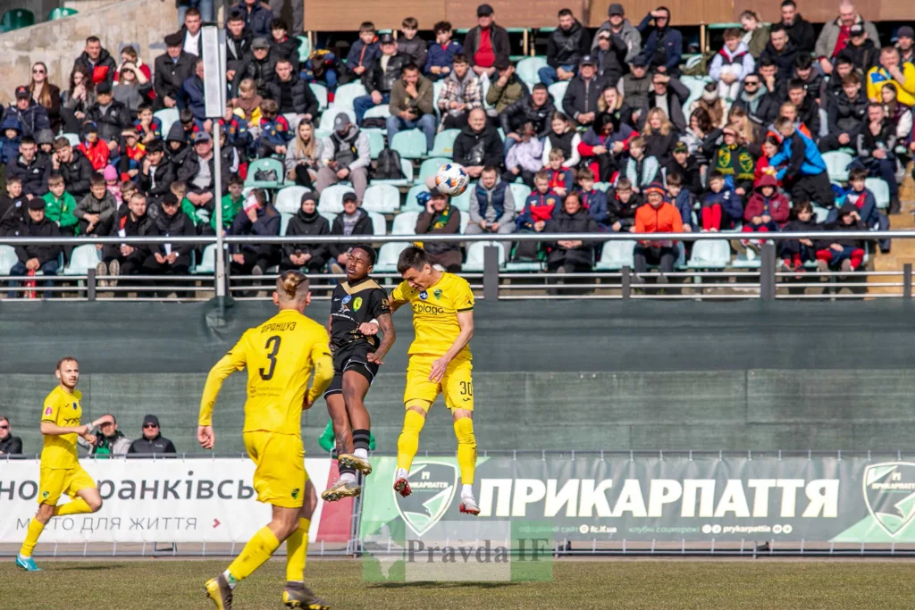 Футбольний матч команди Прикарпаття перед уболівальниками