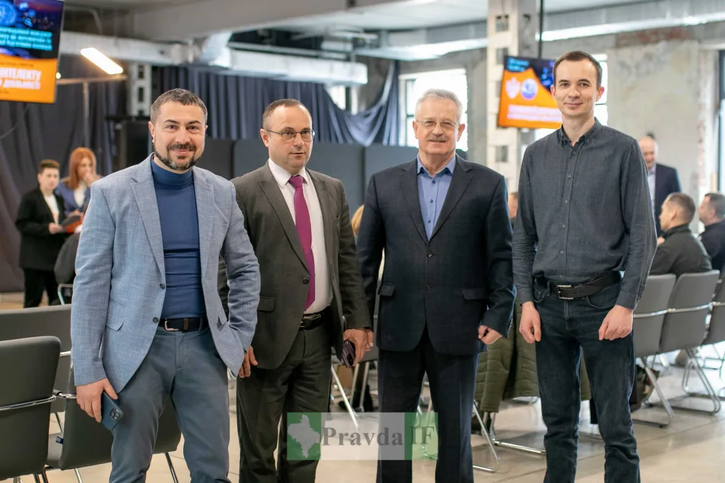 Група чоловіків на бізнес-конференції