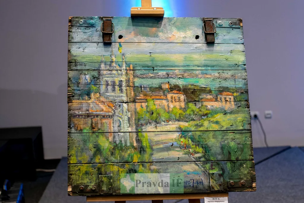 Картина міського пейзажу на дерев'яній дошці