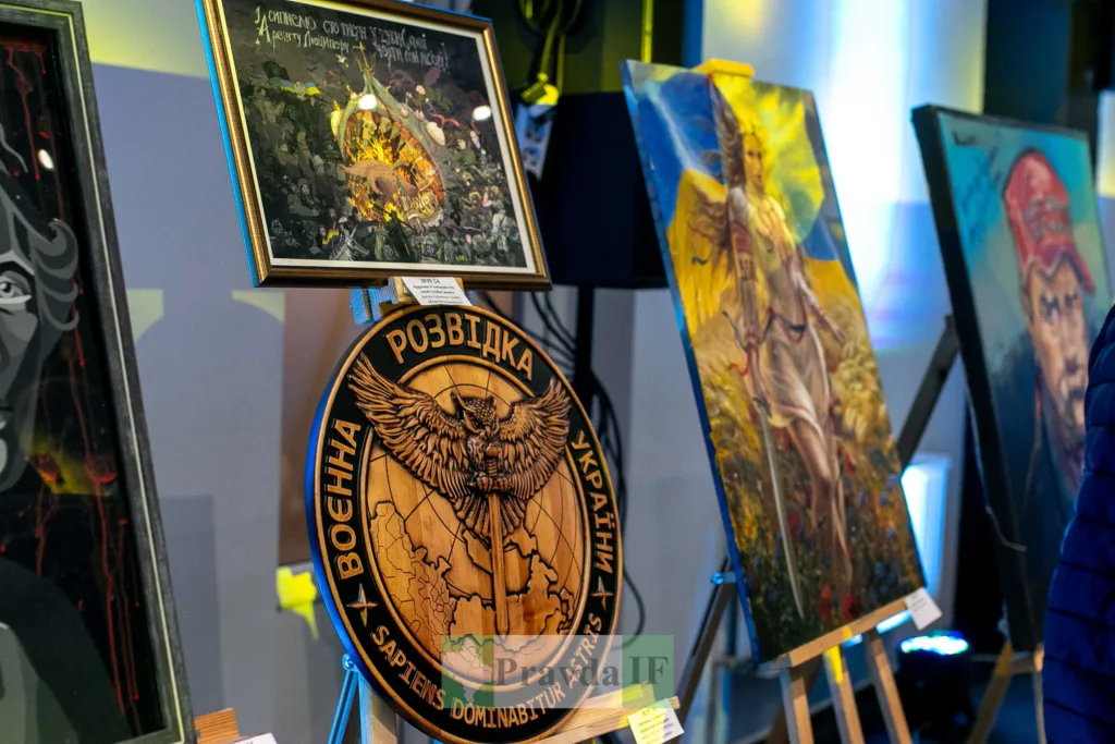 Виставка українських військових і патріотичних картин