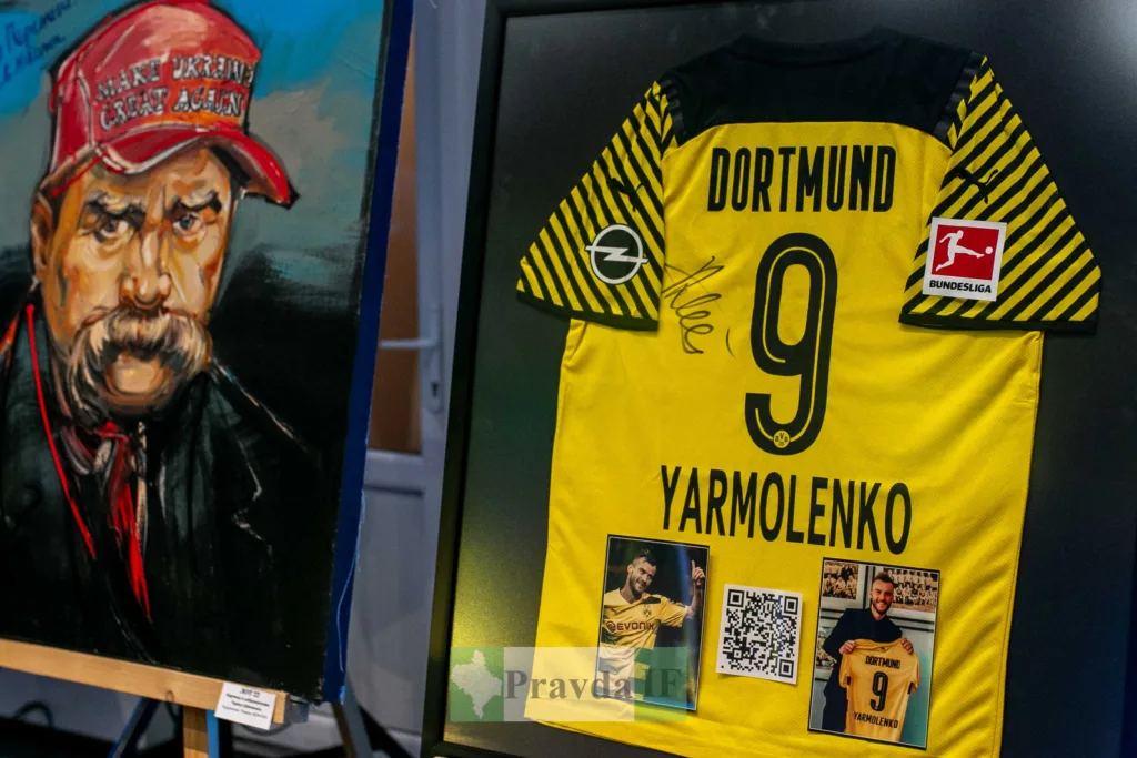 Футболка Ярмоленка Боруссія Дортмунд на виставці