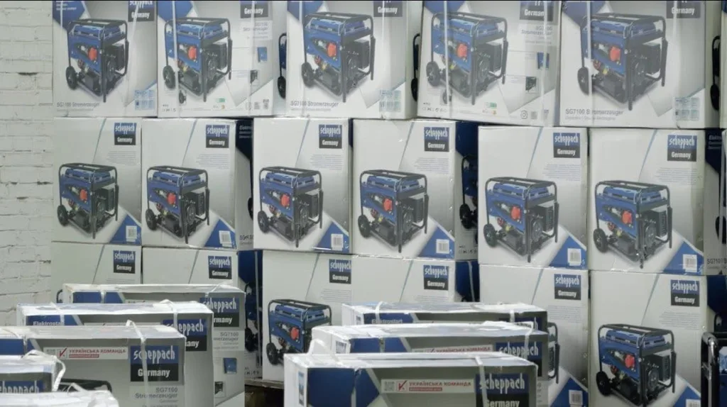 Склад із коробками бензинових генераторів Scheppach