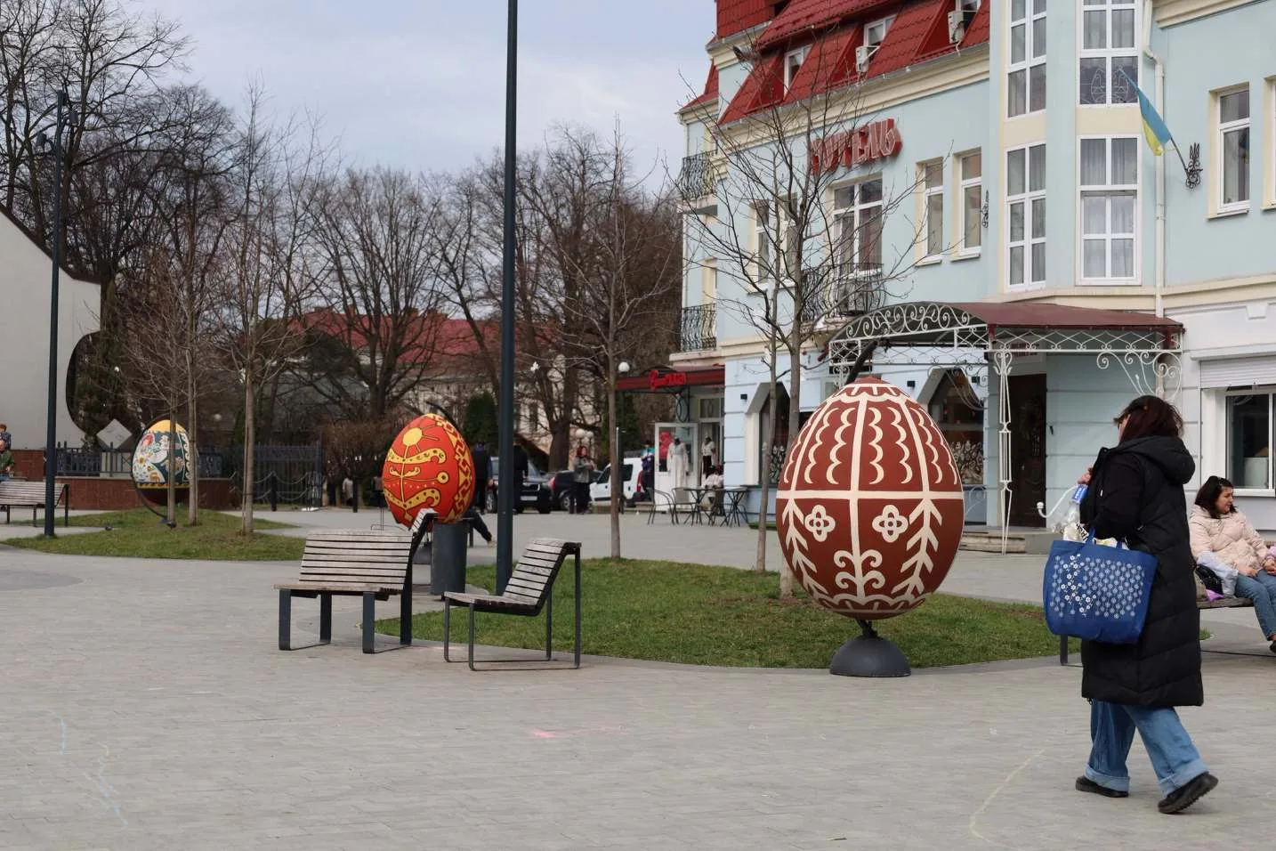 Великодні писанки на міській площі