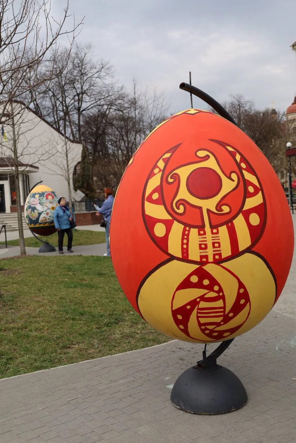 Великодні писанки на виставці просто неба