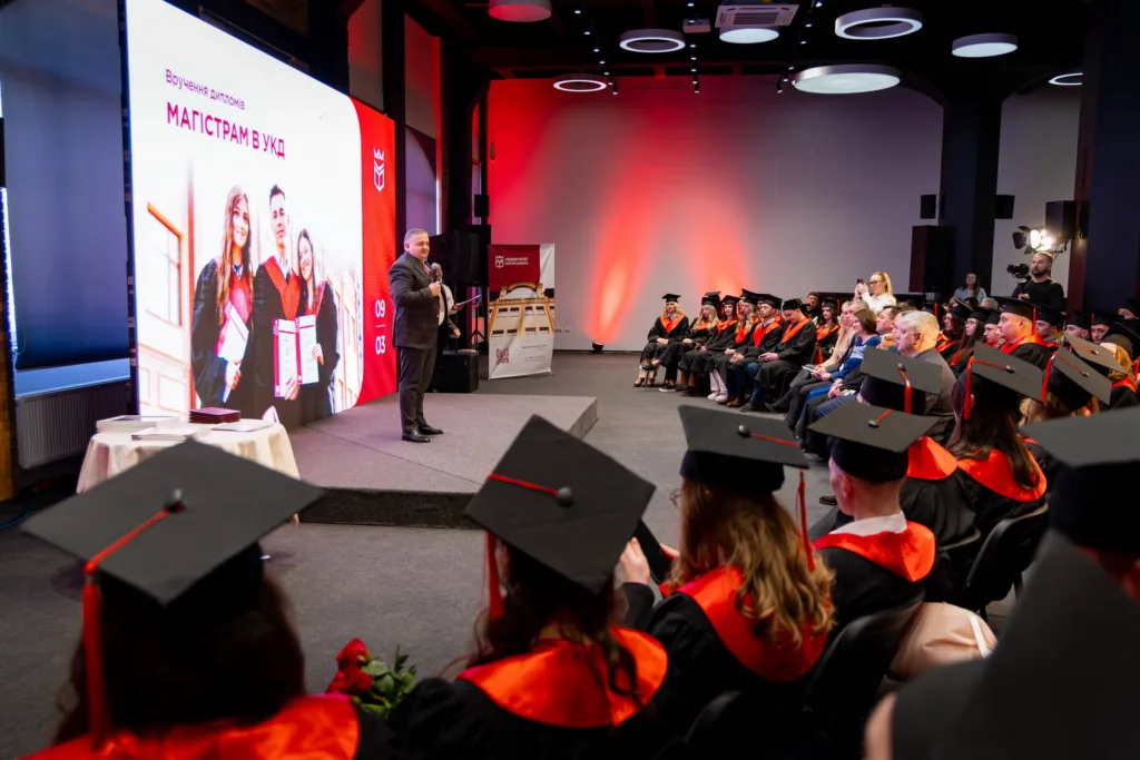 Церемонія вручення дипломів магістрам в університеті