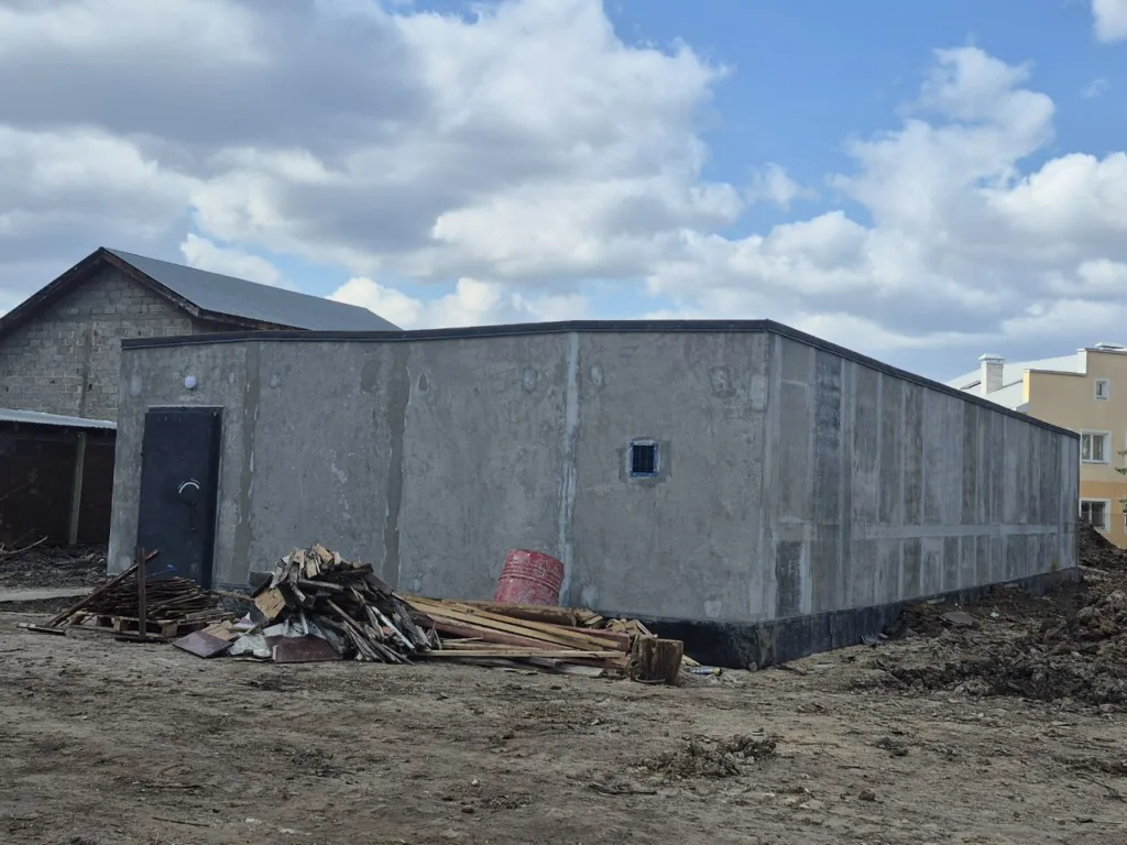 Будівництво бетонної будівлі на відкритій ділянці