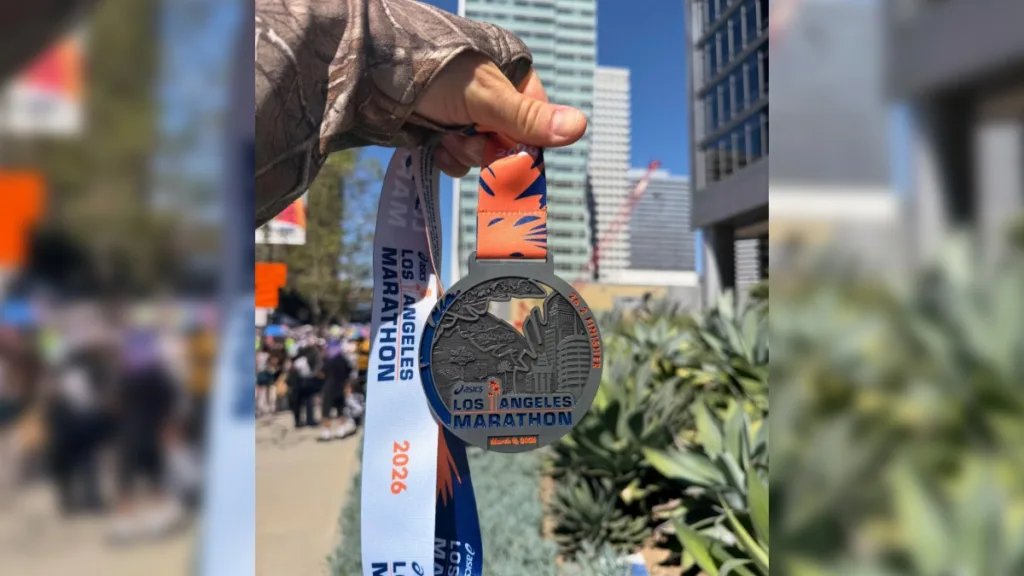 Медаль фінішера Лос-Анджелеського марафону 2026 року