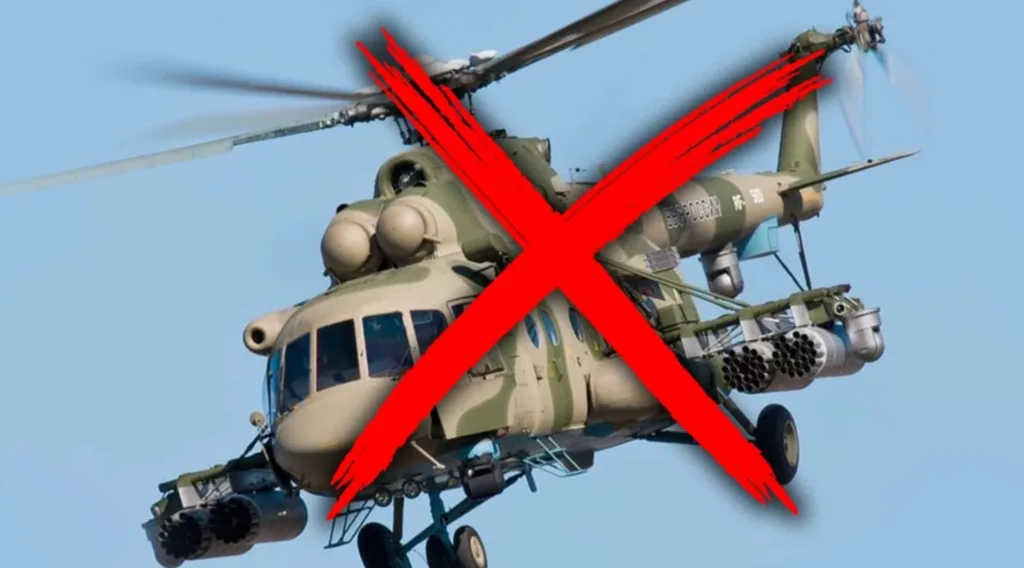 Знищений військовий гелікоптер із червоним хрестом