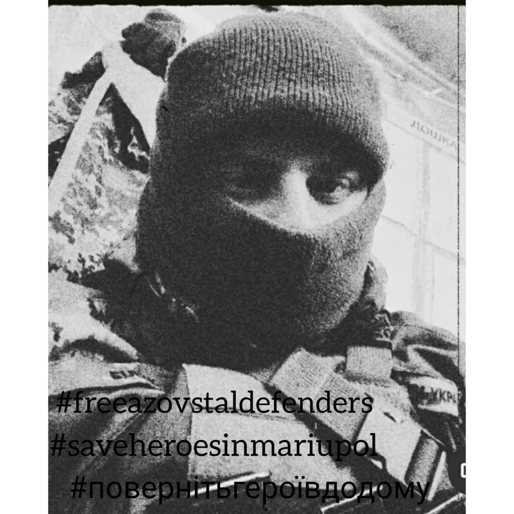 Український військовий у балаклаві закликає звільнити героїв