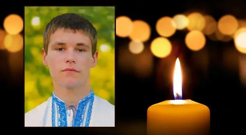 Портрет чоловіка та запалена свічка пам’яті