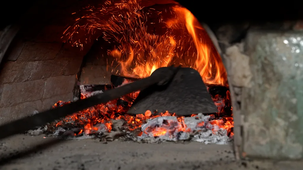 Вогонь і жар у цегляній печі