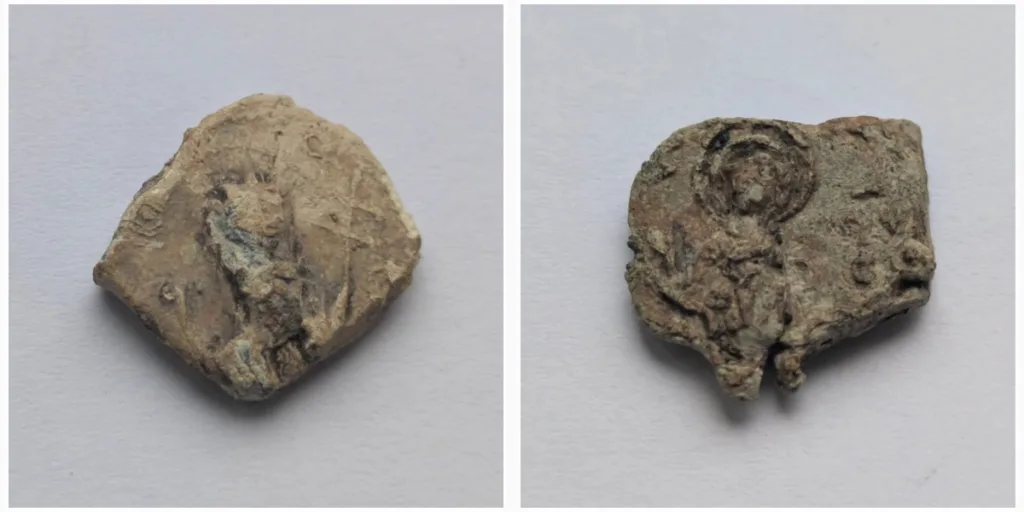 Стародавні свинцеві печатки з зображеннями