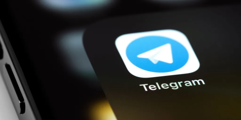 Іконка застосунку Telegram на екрані смартфона