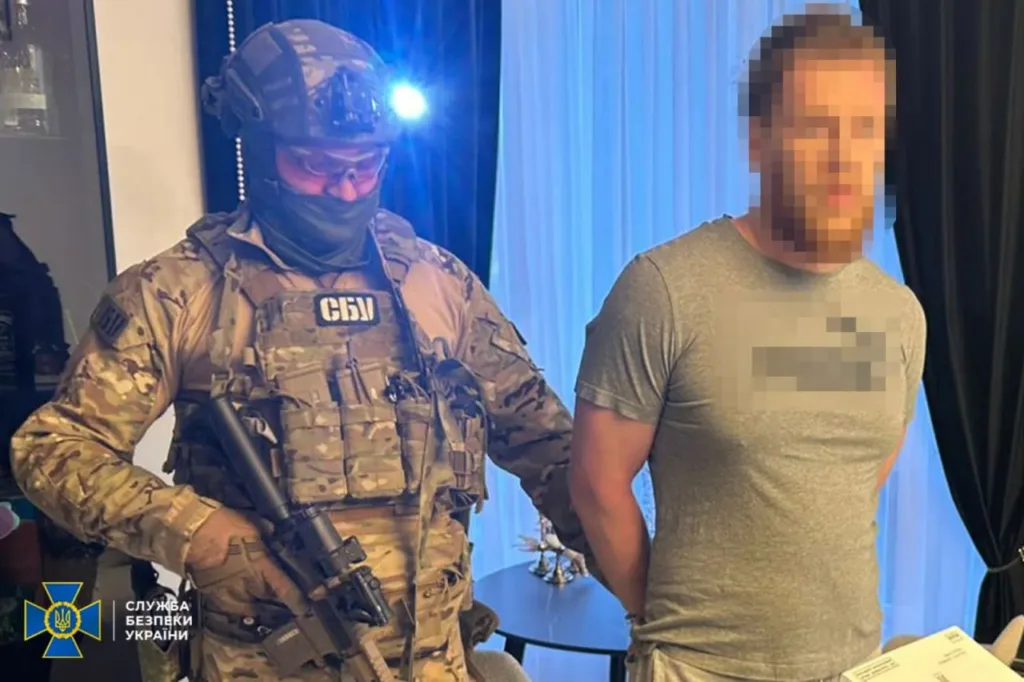 Оперативник СБУ затримує підозрюваного чоловіка