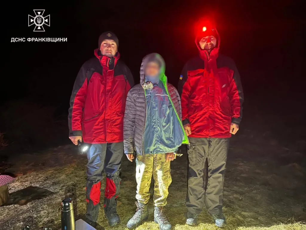 Рятувальники ДСНС допомогли людині в горах