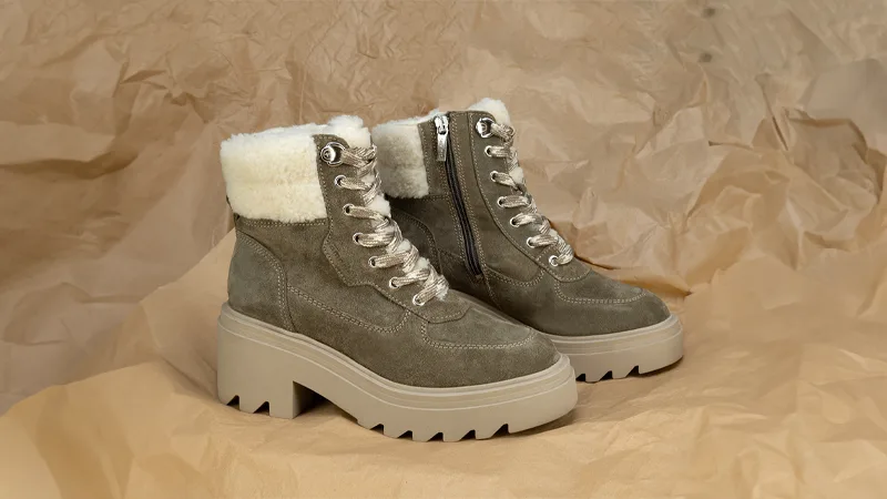 Жіночі замшеві зимові черевики на платформі