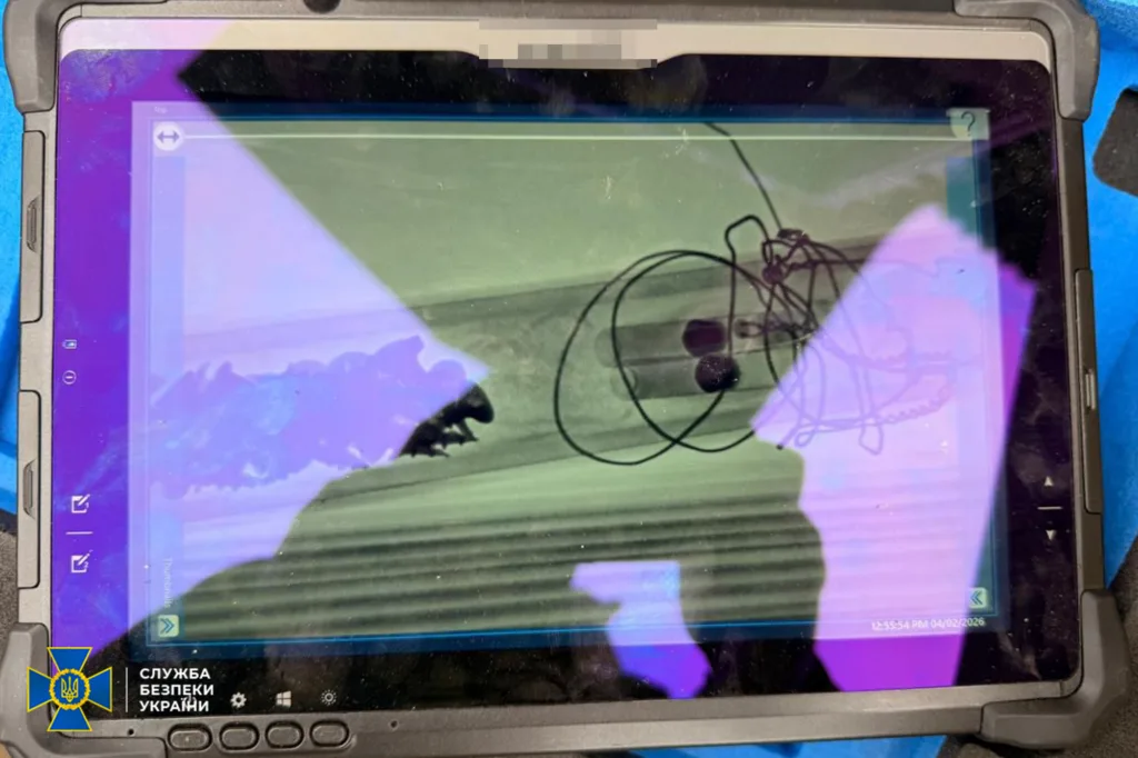 Планшет із зображенням екрану Служби безпеки України