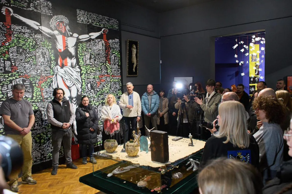 Відкриття виставки сучасного мистецтва в галереї