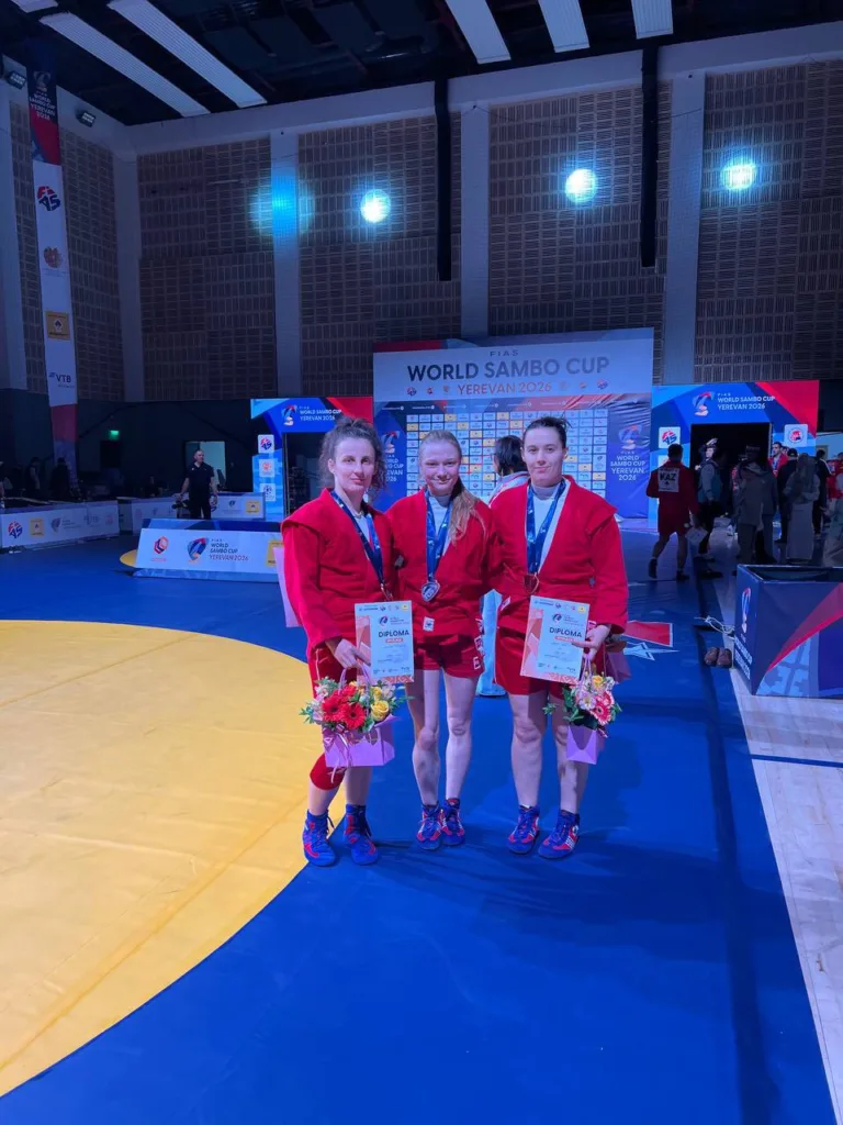 Спортсменки на Кубку світу з самбо в Єревані