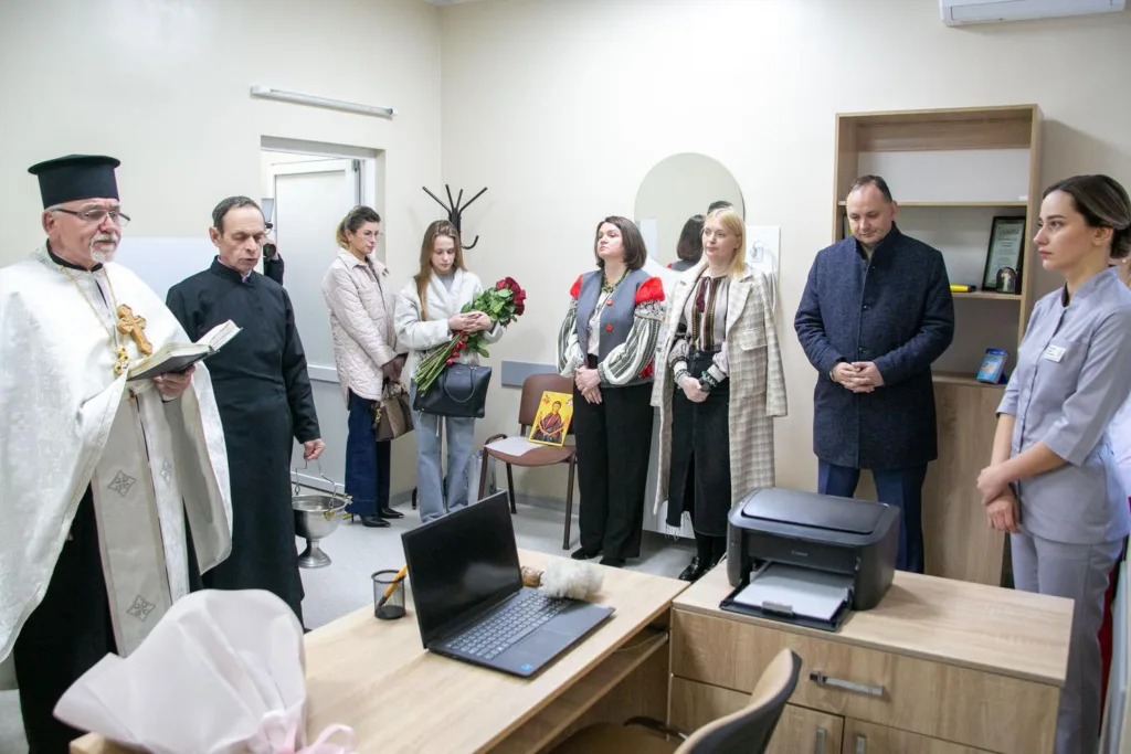 Освячення нового медичного кабінету священником