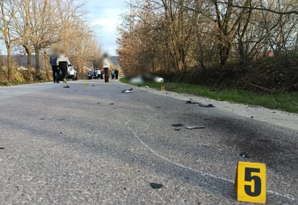 Місце дорожньо-транспортної пригоди на заміській дорозі