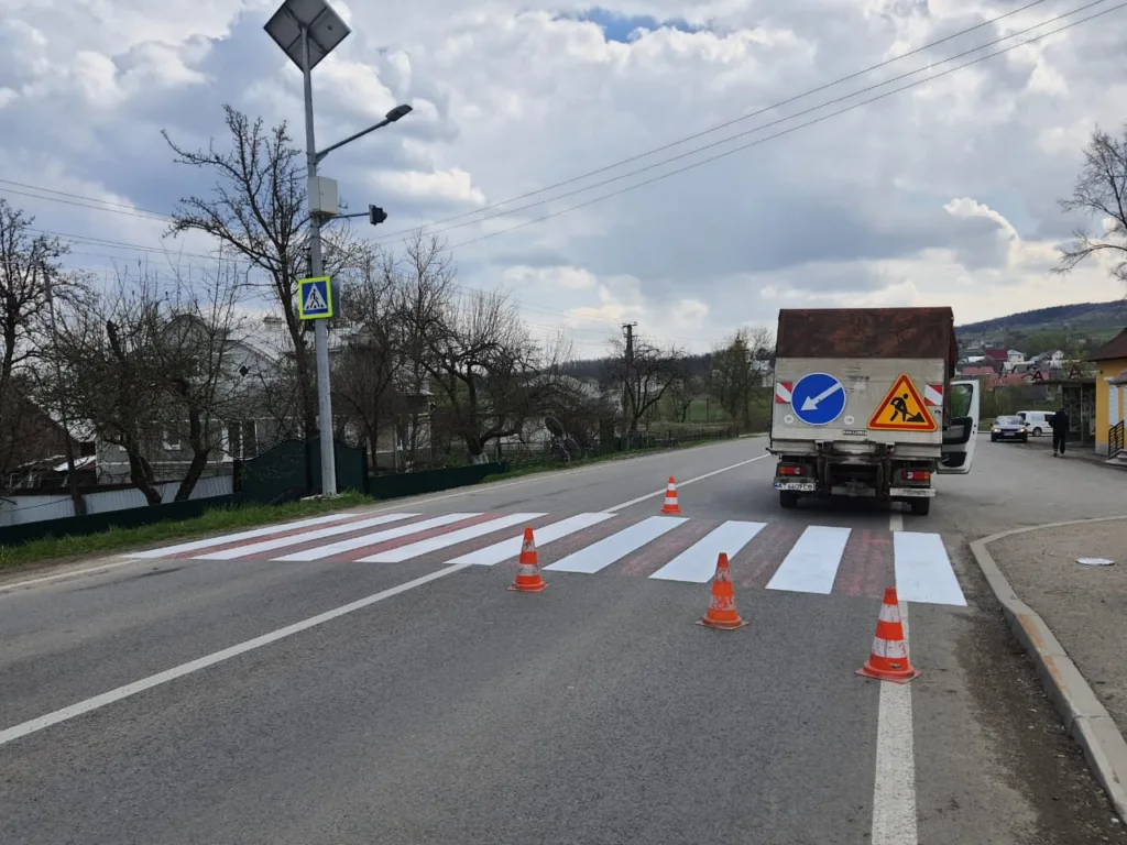 Нанесення нової розмітки пішохідного переходу