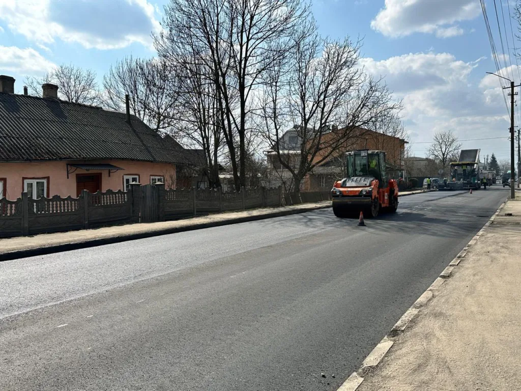 Ремонт дороги в житловому районі