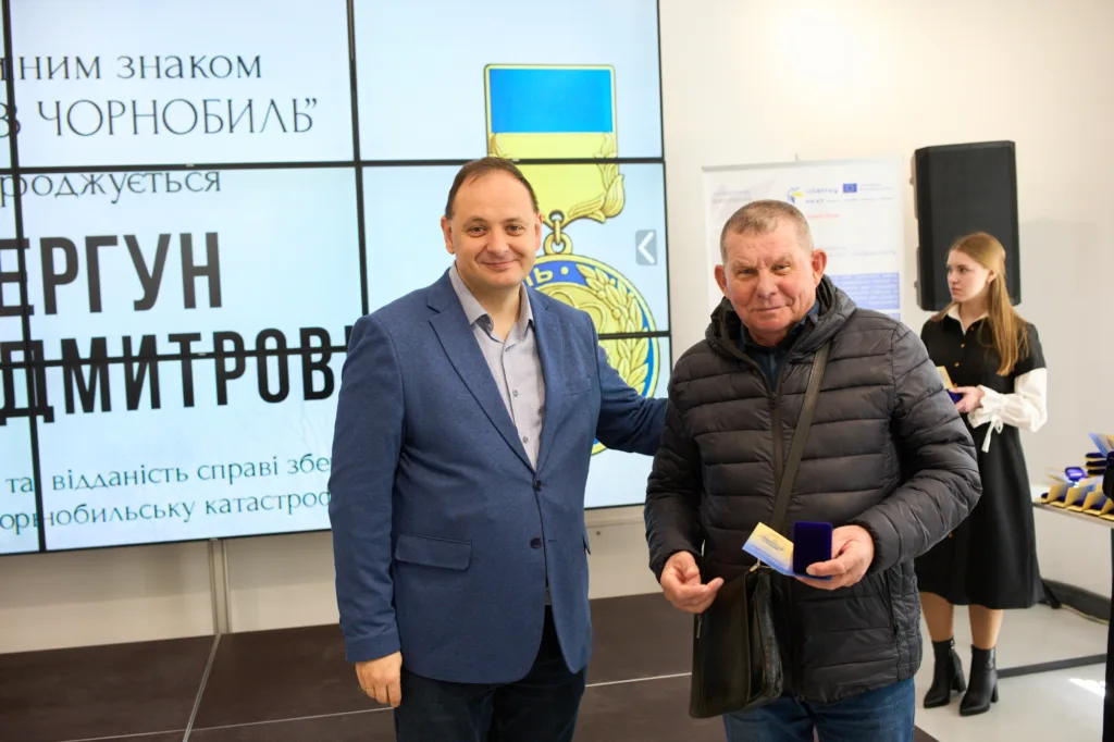 Вручення нагороди ліквідатору Чорнобильської катастрофи