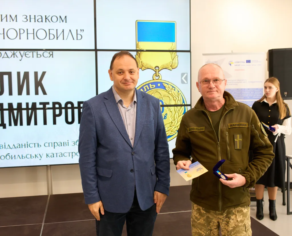 Вручення медалі за службу ліквідаторам Чорнобиля