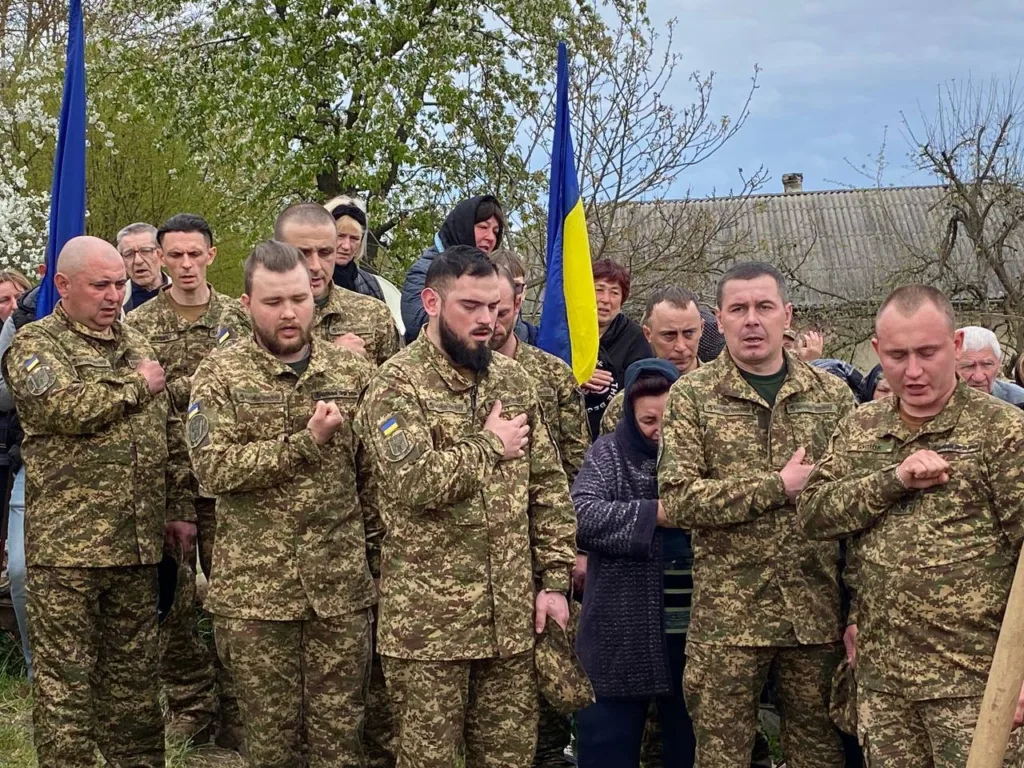 Українські військові під час урочистої церемонії