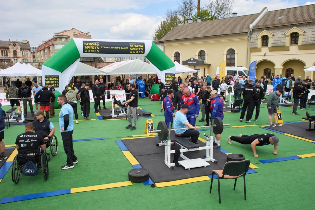 Змагання спортсменів на відкритому повітрі Strong Spirit Games