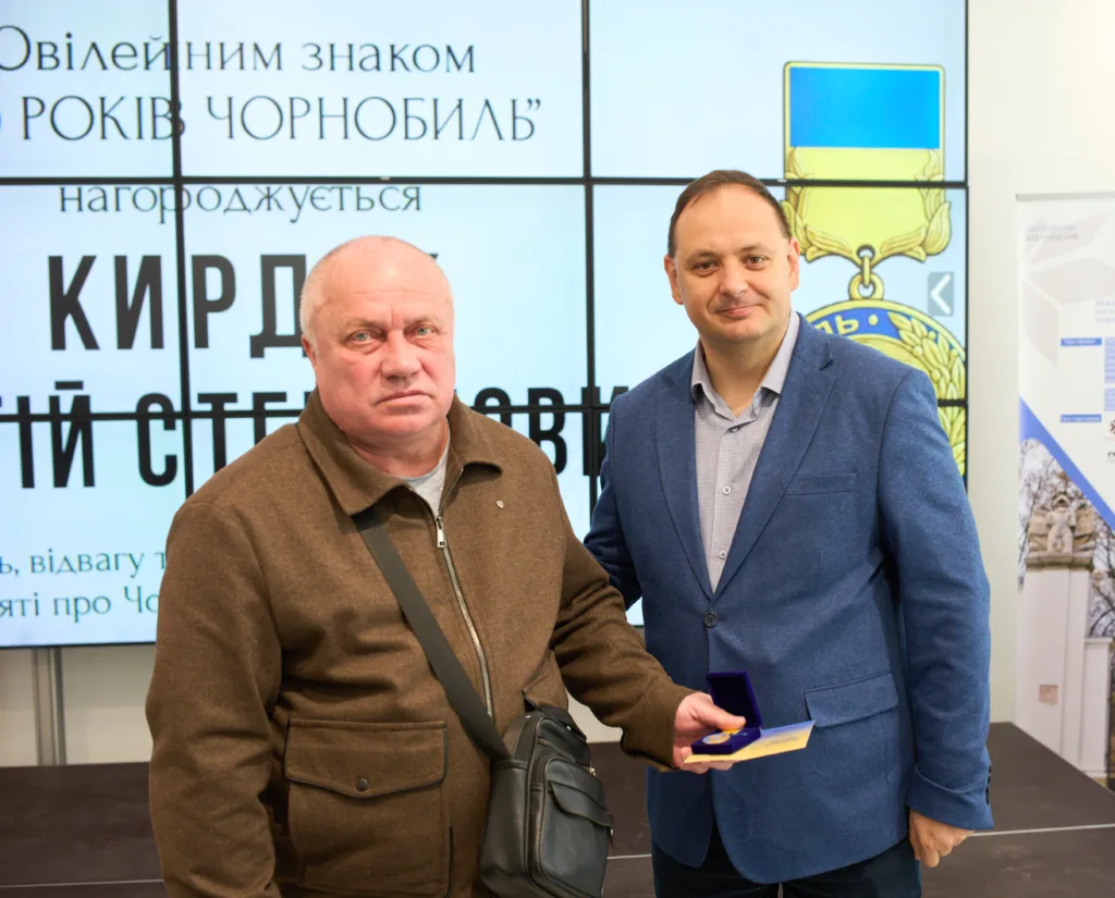 Вручення медалі за участь у ліквідації Чорнобиля