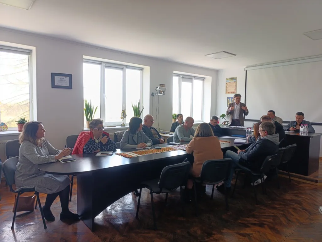 Люди на діловій зустрічі в офісі