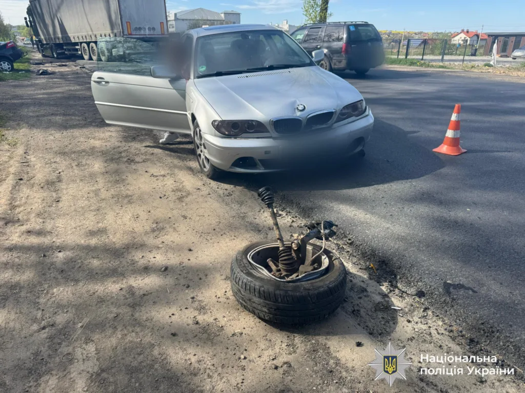 Дорожньо-транспортна пригода з пошкодженим автомобілем