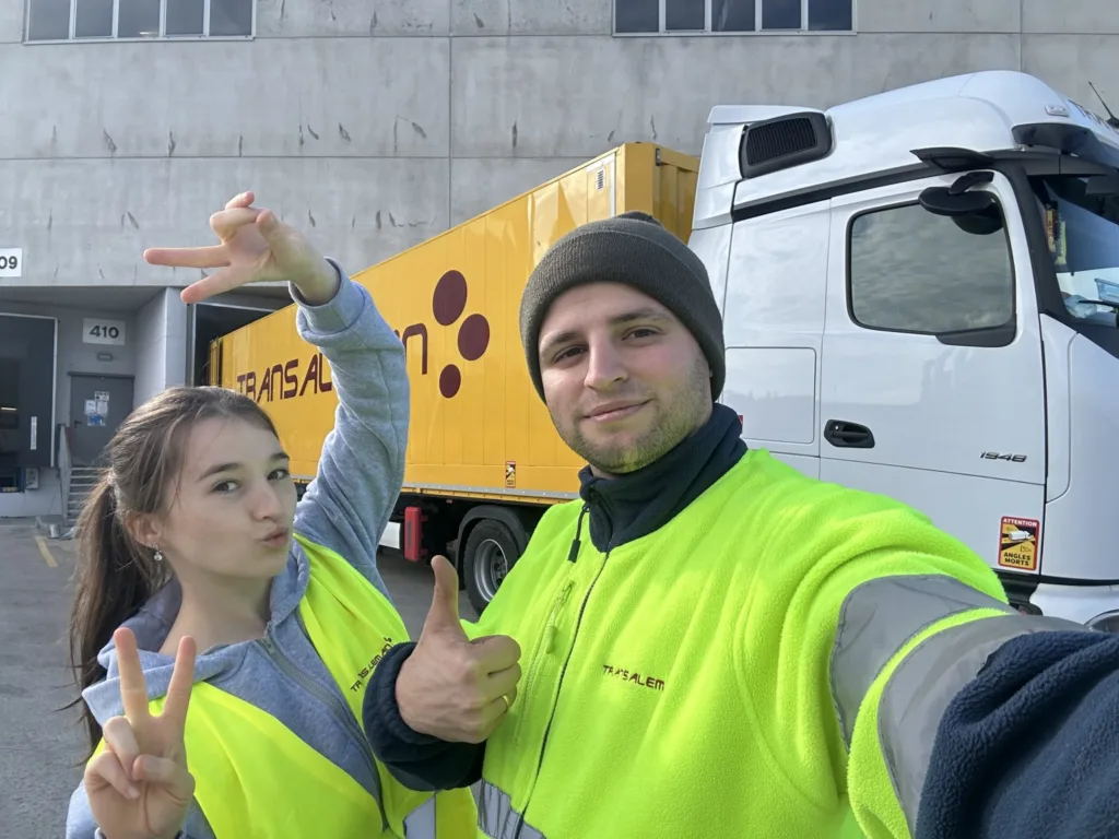 Водії біля вантажівки компанії Transalem