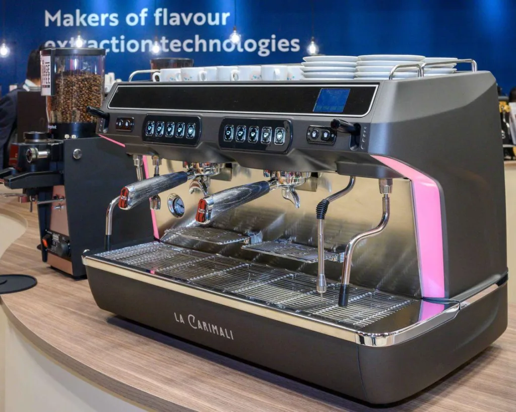 Професійна еспресо-машина La Carimali на барній стійці