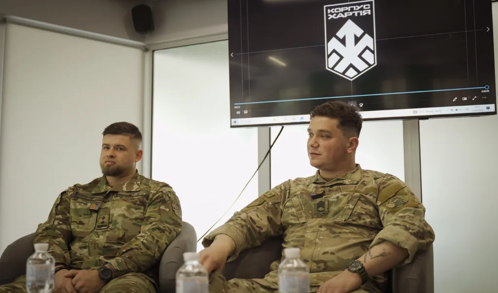 Двоє українських військових на пресконференції