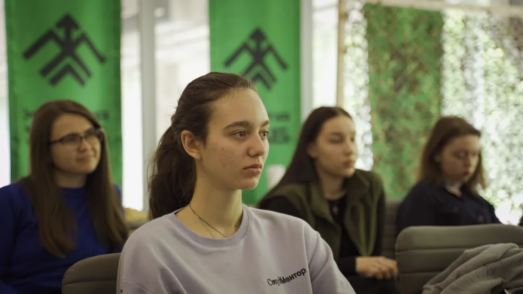 Студенти слухають лекцію в аудиторії