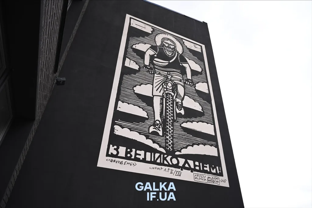 Мурал Ісуса на велосипеді в Івано-Франківську