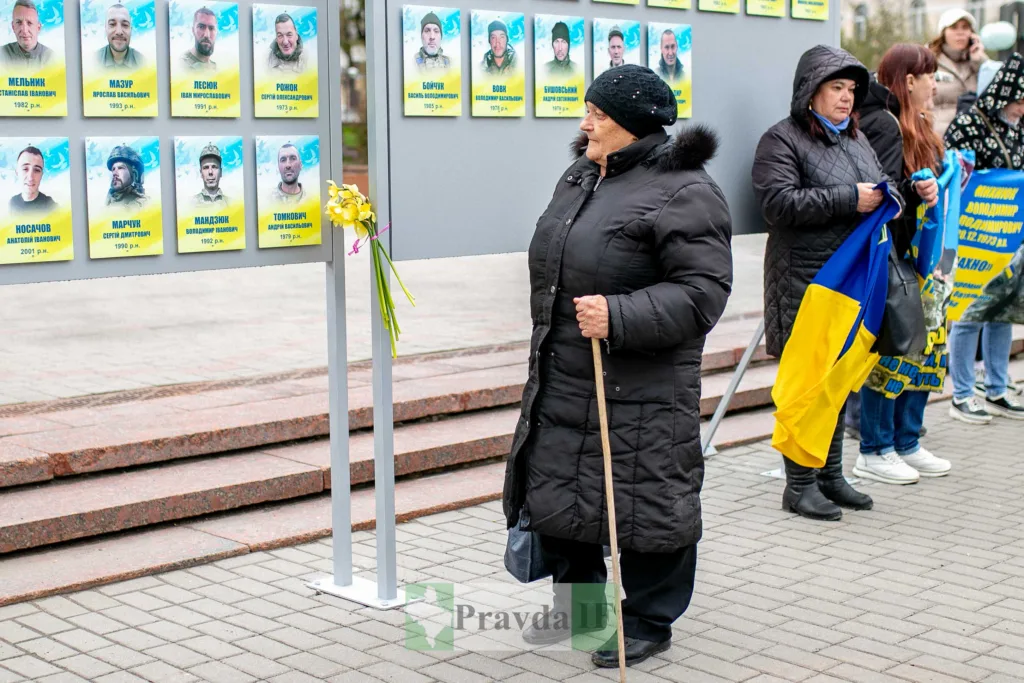 Вшанування загиблих захисників України на меморіалі
