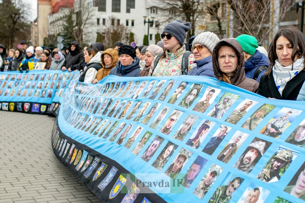 Мітинг із портретами зниклих українських захисників