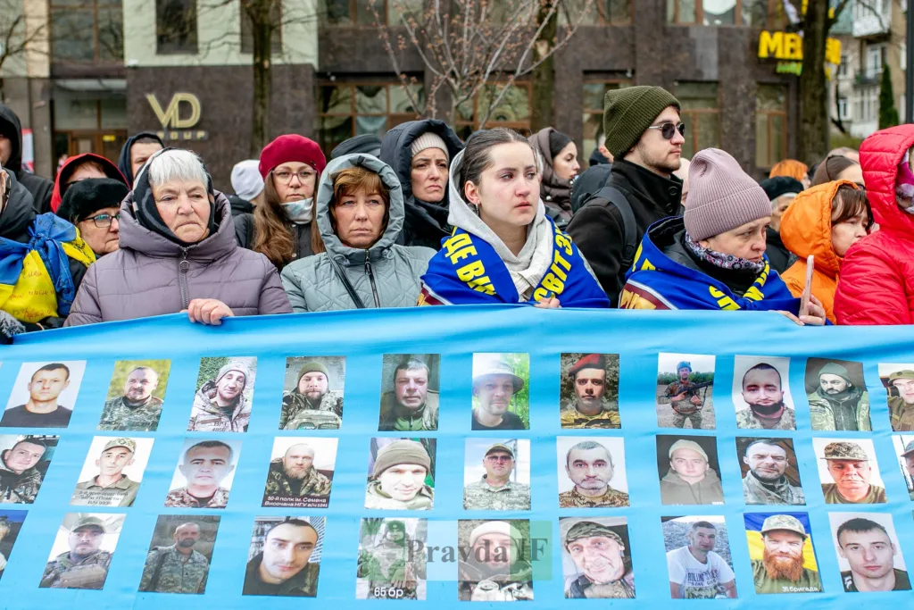 Мітинг з портретами зниклих українських військових