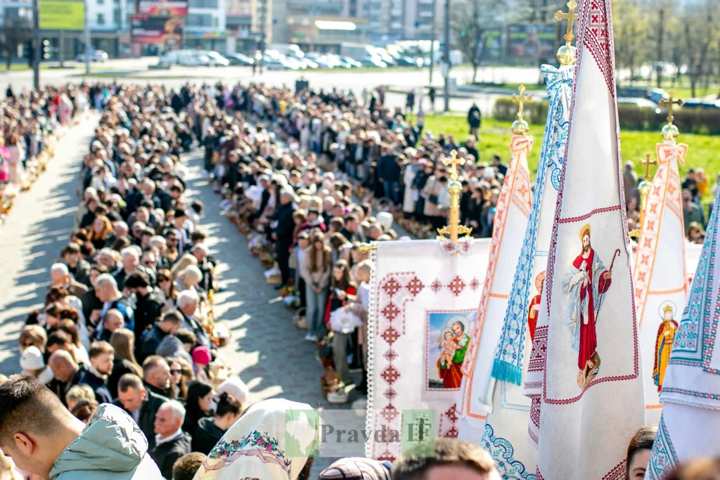 Великоднє богослужіння та освячення кошиків у місті
