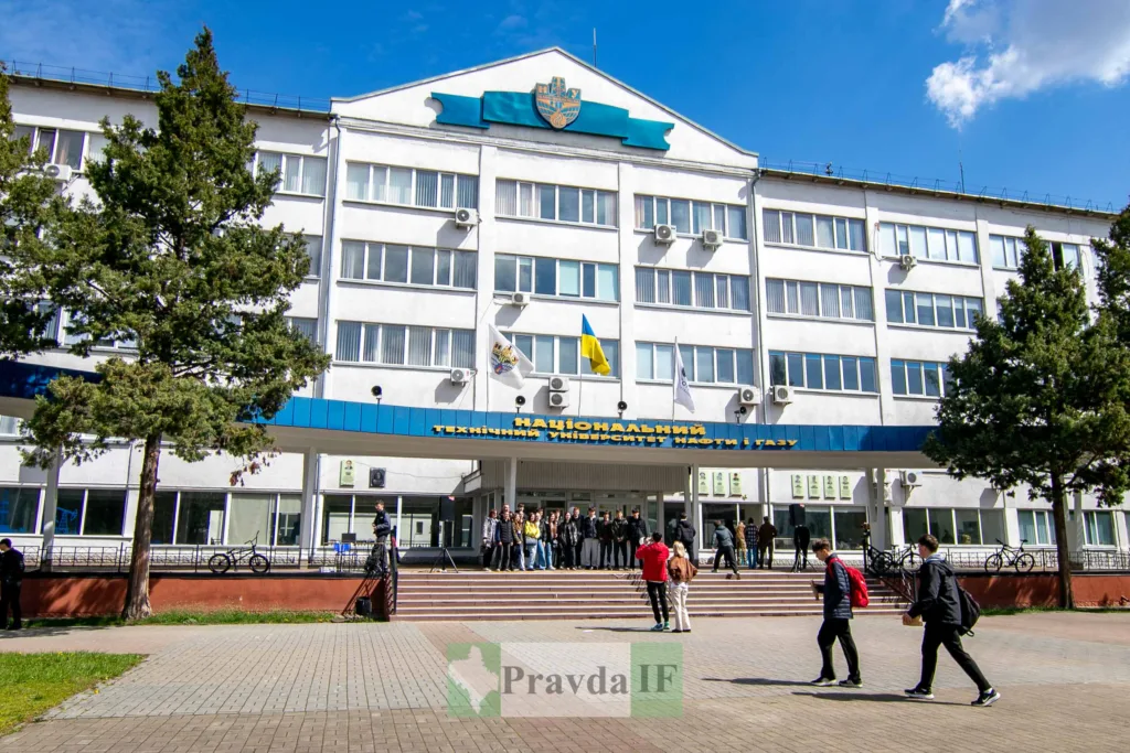 Будівля технічного університету нафти і газу