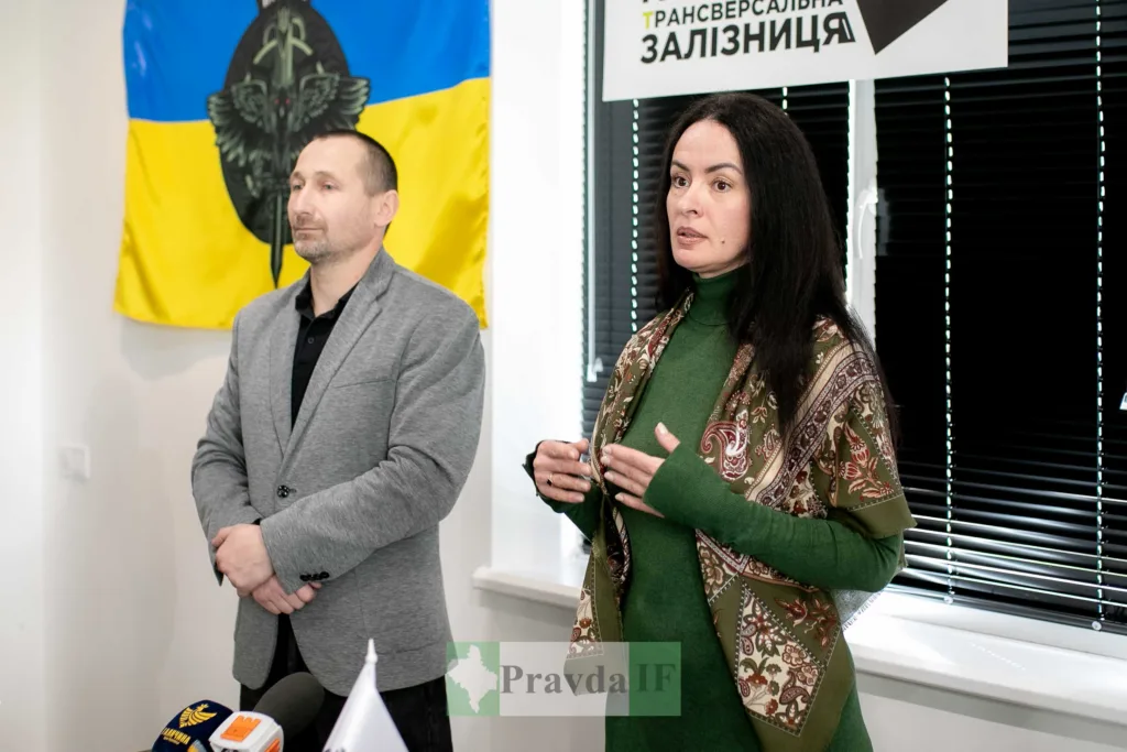 Пресконференція біля прапора України