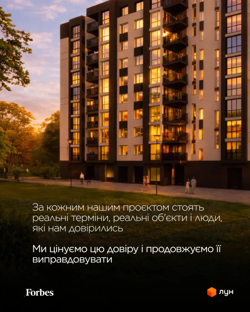 Сучасний житловий будинок на заході сонця