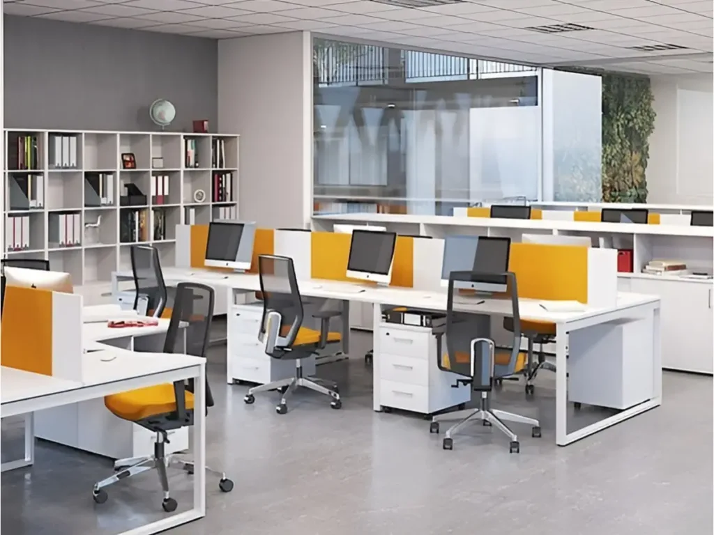 Сучасний офісний простір з робочими місцями