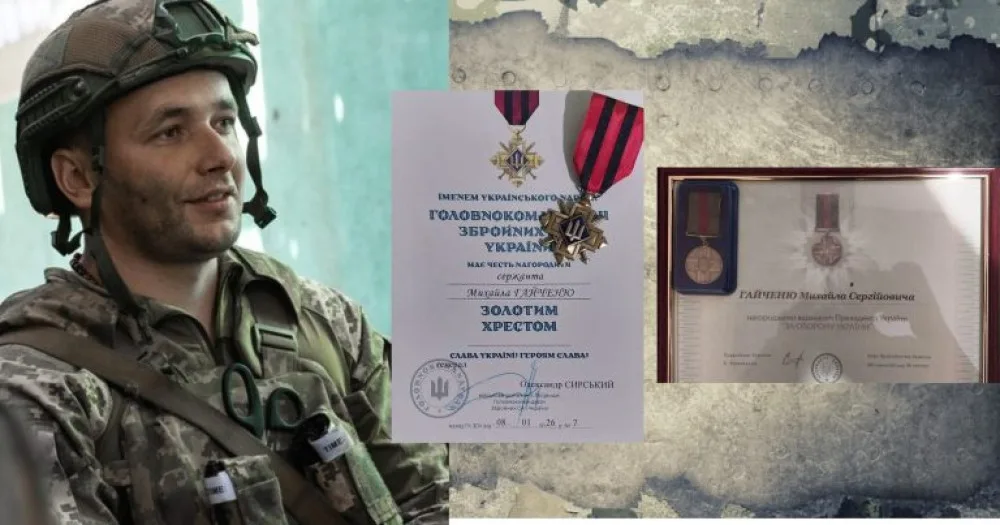 Український військовий із нагородами та відзнаками.